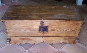 Image of Spanish Baltic Pine coffer 19th Century